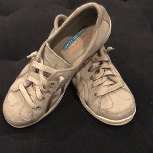 Skechers memory foam size 6